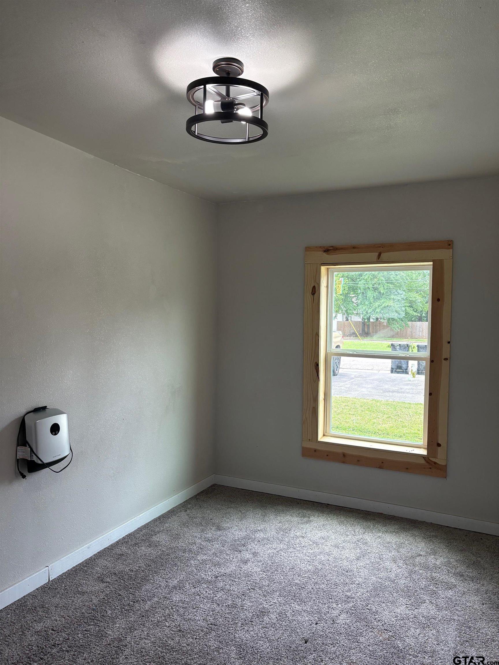 406 South Fredonia Street Longview, TX 75601 - Photo 4 of 7