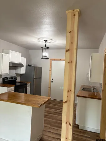 $750 | 406 South Fredonia Street, Longview, TX 75601