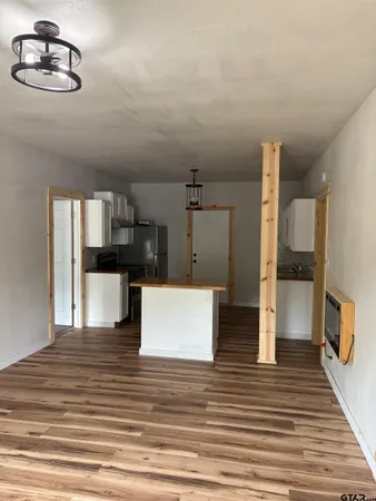 $750 | 406 South Fredonia Street, Longview, TX 75601