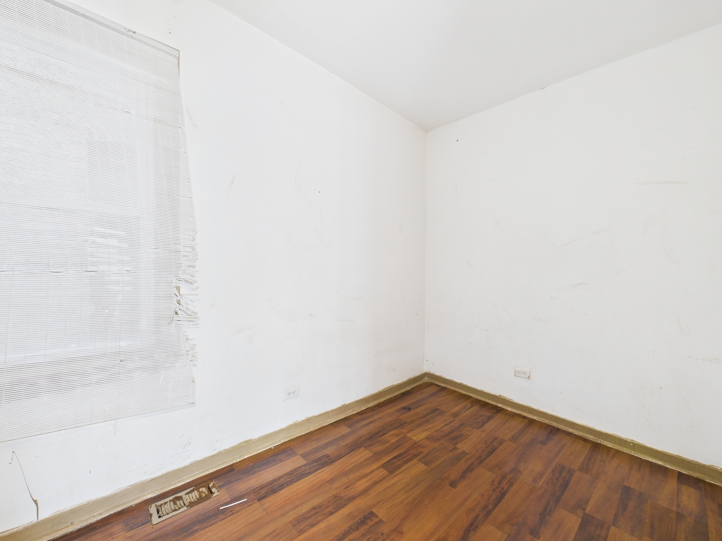 8709 South Escanaba Avenue Chicago, IL 60617 - Photo 7 of 31 a view of wooden floor in a bathroom