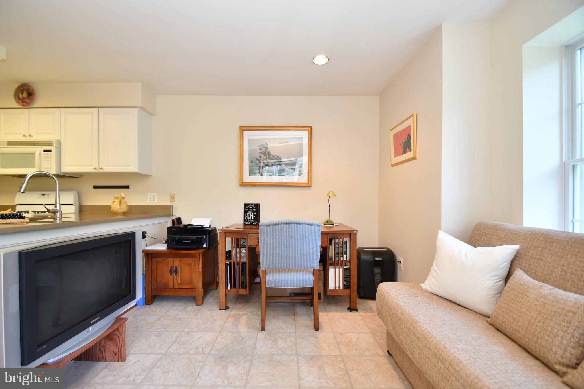 12330 Rosslare Ridge Road, Unit 304 Lutherville-Timonium, MD 21093 - Photo 14 of 29 Family Room