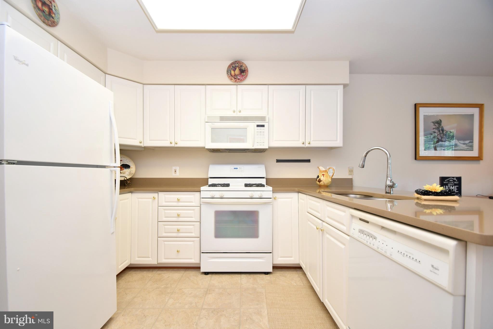 12330 Rosslare Ridge Road, Unit 304 Lutherville-Timonium, MD 21093 - Photo 8 of 29 Kitchen