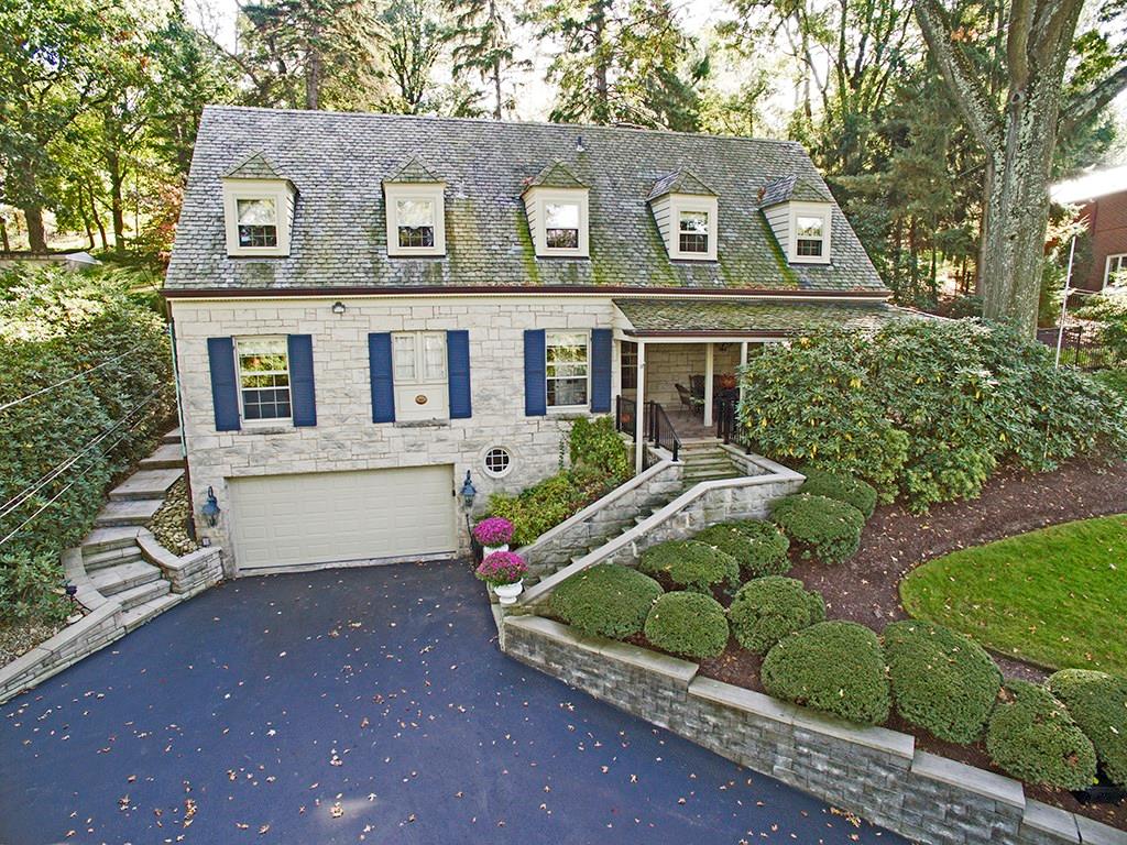 769 Larchmont Road Mt. Lebanon, PA 15243 - Photo 1 of 18 Gallery Image 1