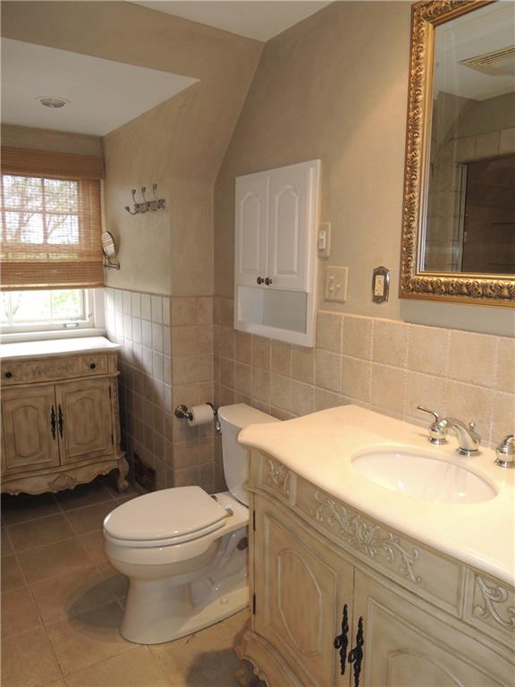 769 Larchmont Road Mt. Lebanon, PA 15243 - Photo 12 of 18 Gallery Image 12