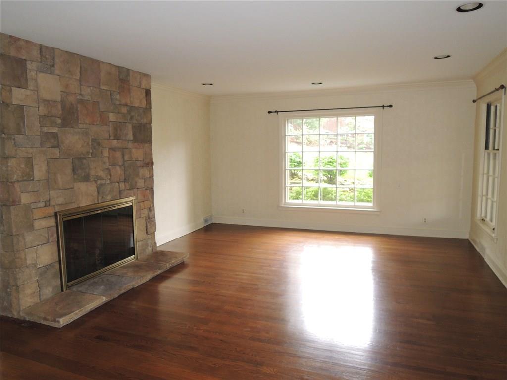 769 Larchmont Road Mt. Lebanon, PA 15243 - Photo 4 of 18 Gallery Image 4