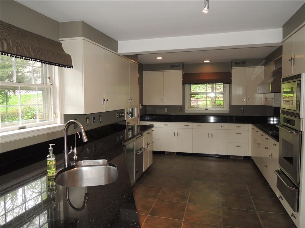 769 Larchmont Road Mt. Lebanon, PA 15243 - Photo 9 of 18 Gallery Image 9