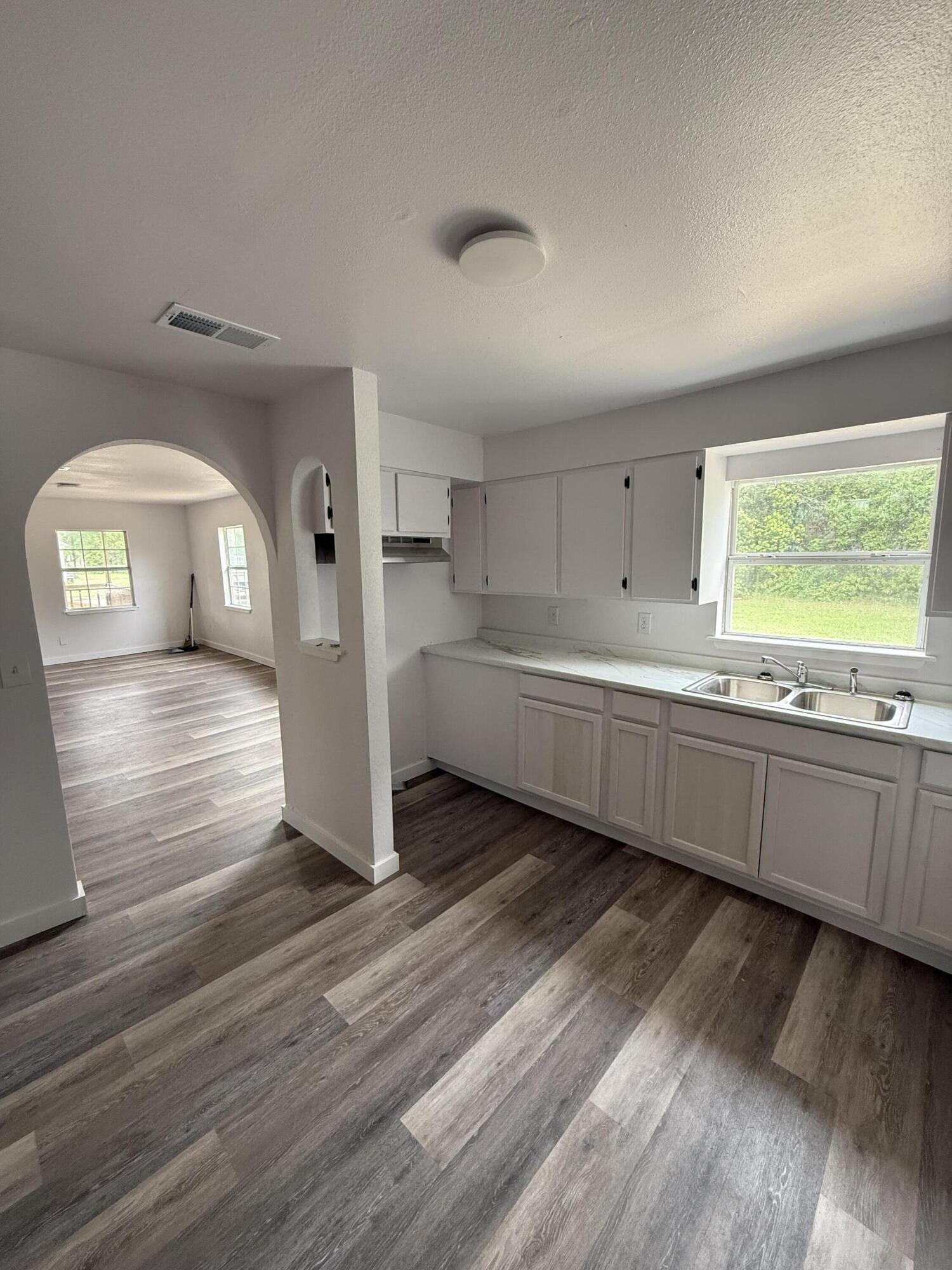 200 North Pleasant Street Geneva, AL 36340 - Photo 9 of 19 IMG_7390