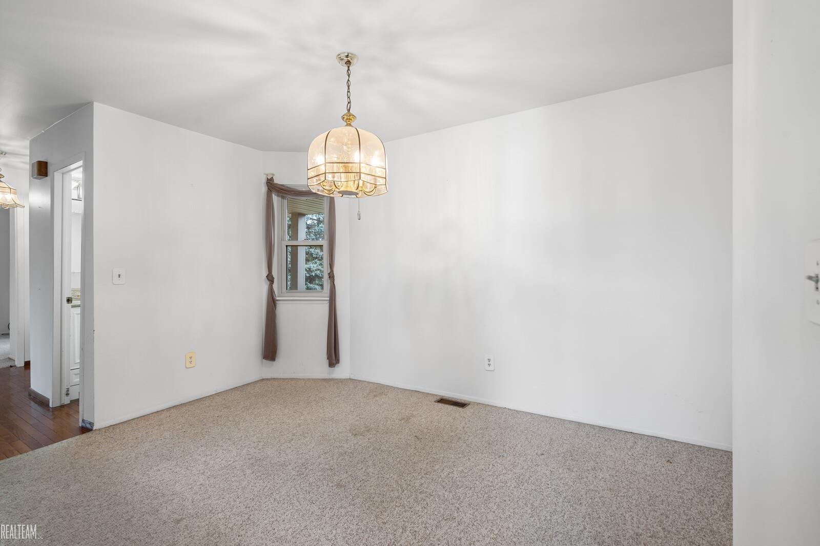 47447 Royal Road Macomb, MI 48044 - Photo 19 of 37