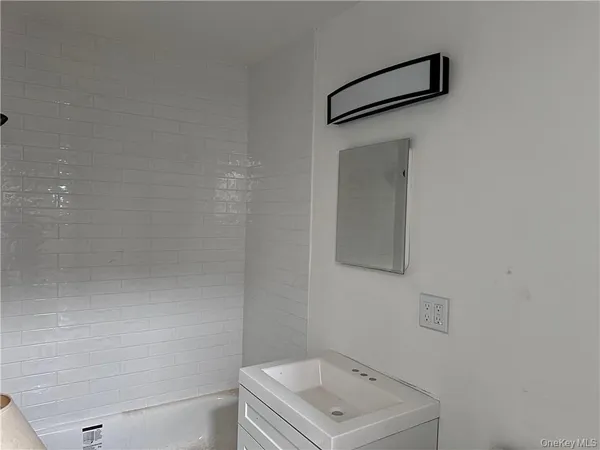 $1,800 | 60 Trafalgar Road, Unit 1, New Windsor, NY 12553