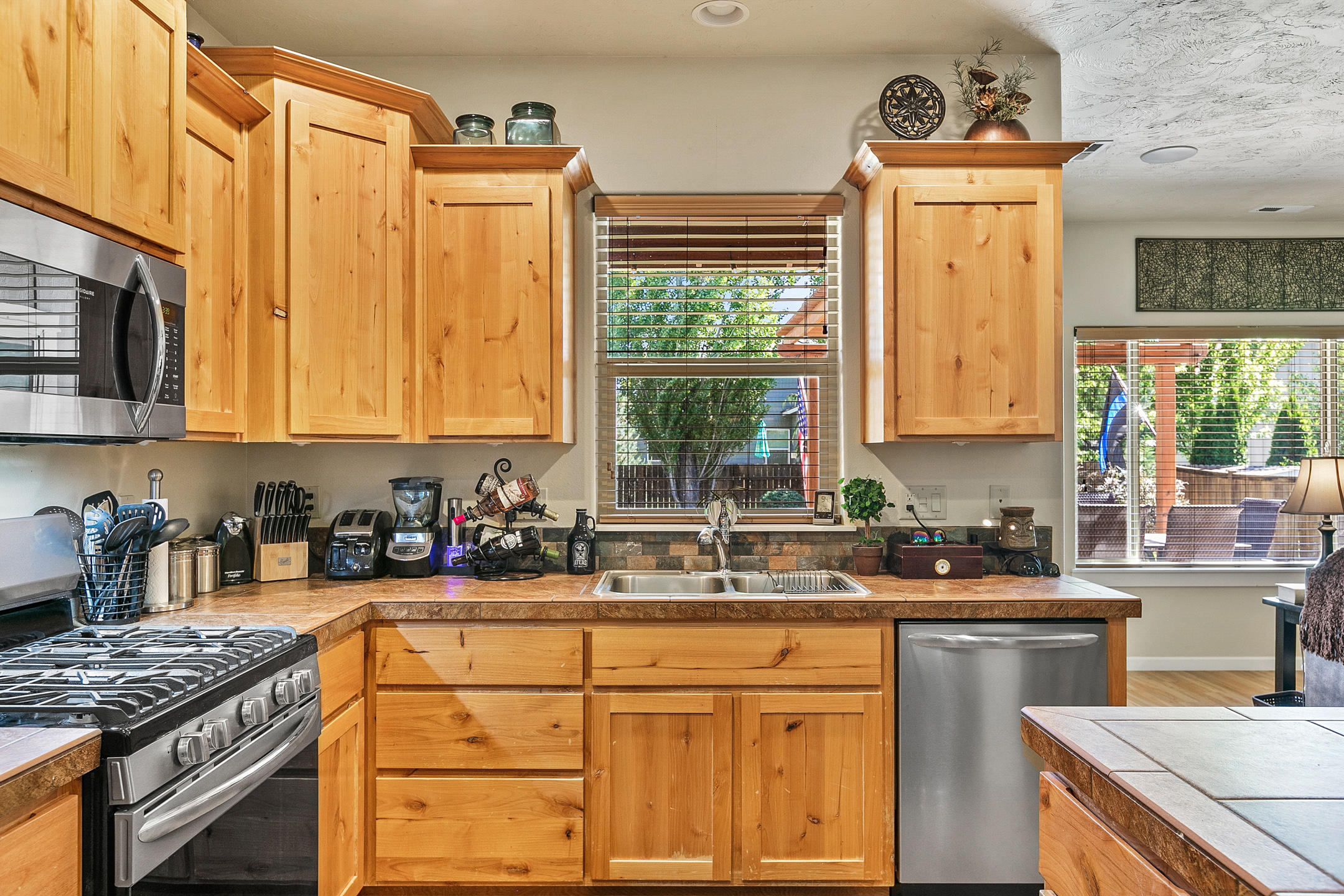 3155 Yellow Ribbon Drive Bend, OR 97701 - Photo 10 of 30 2020_06_26_3155_ne_yellow_ribbon_dr-22