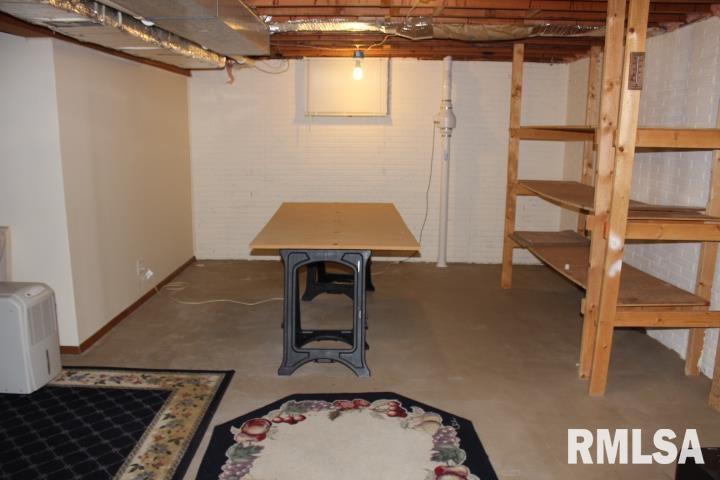 347 Harvester Road Canton, IL 61520 - Photo 28 of 36 Gallery Image 28