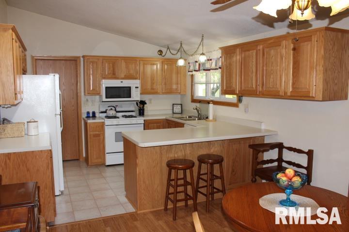 347 Harvester Road Canton, IL 61520 - Photo 10 of 36 Gallery Image 10