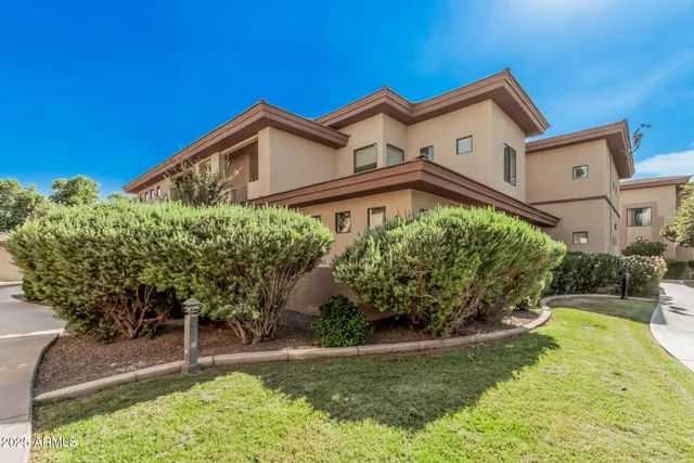 a view of a house with a yard and plants