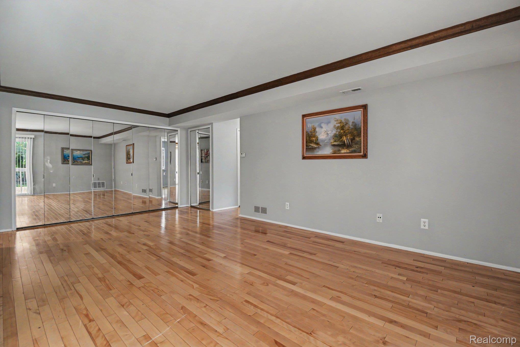 29890 West 12 Mile Road, Unit 907 Farmington, MI 48334 - Photo 3 of 18 005_file_5686.jpg