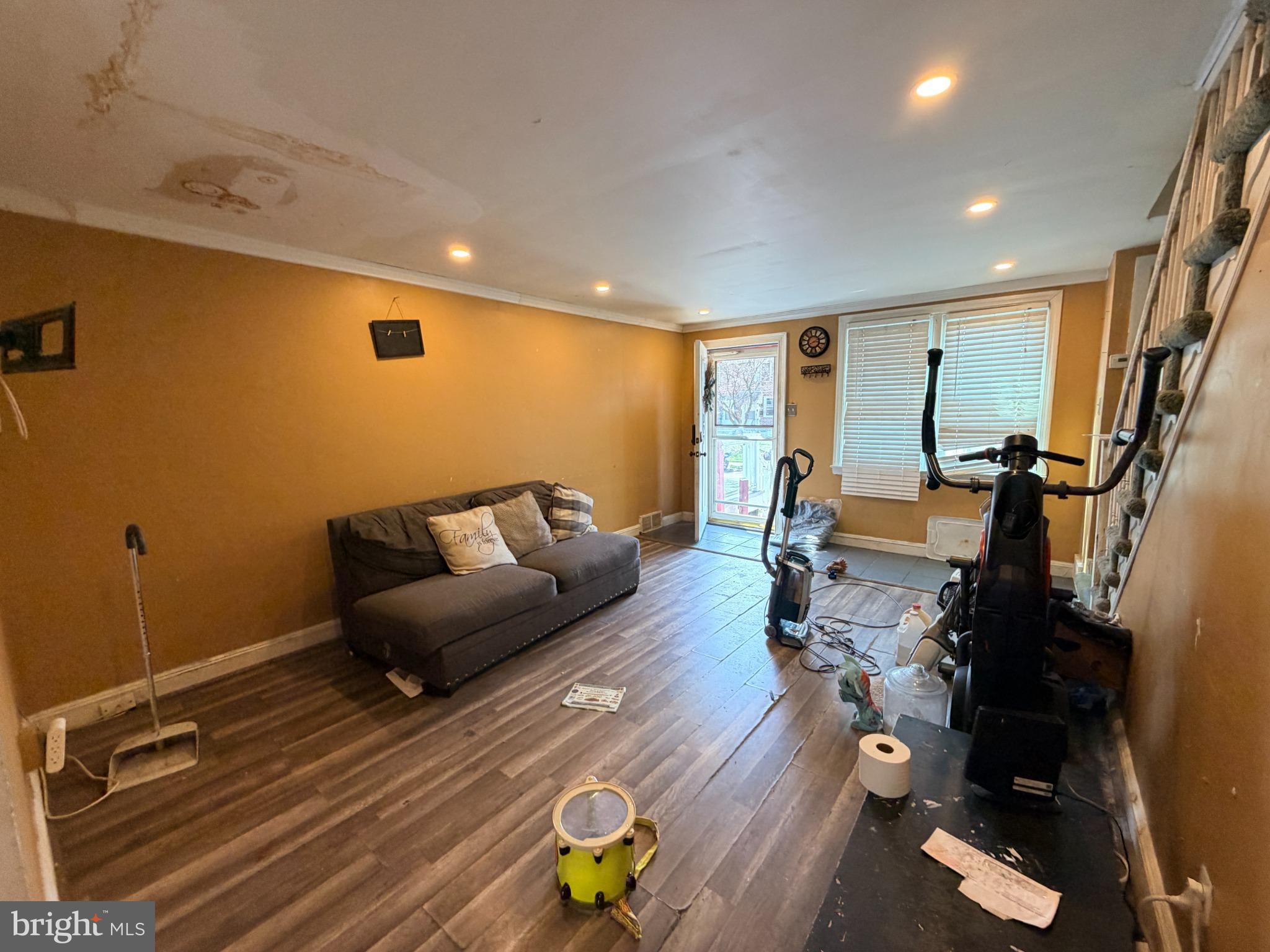 327 West 21st Street Chester, PA 19013 - Photo 4 of 34