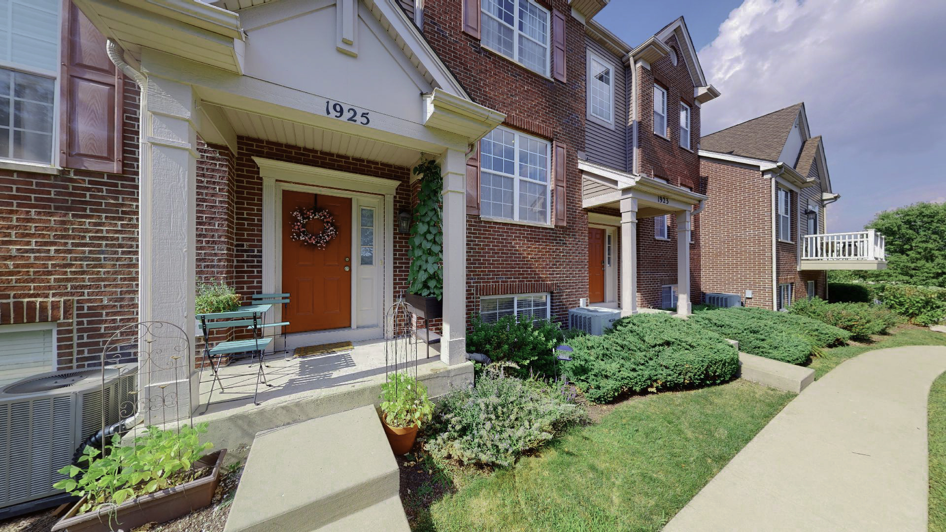 1925 Oxley Circle Naperville, IL 60563 - Photo 2 of 26