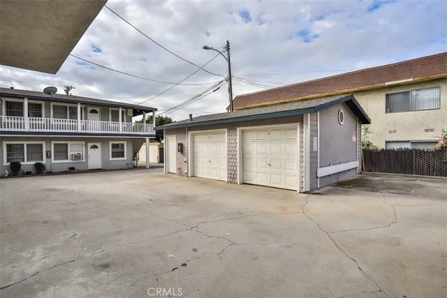 a house view with a outdoor space