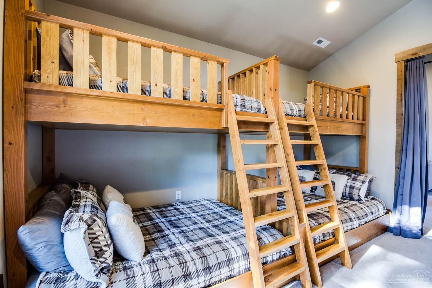 56623 Sunstone Loop Bend, OR 97707 - Photo 19 of 25 Additional Photo