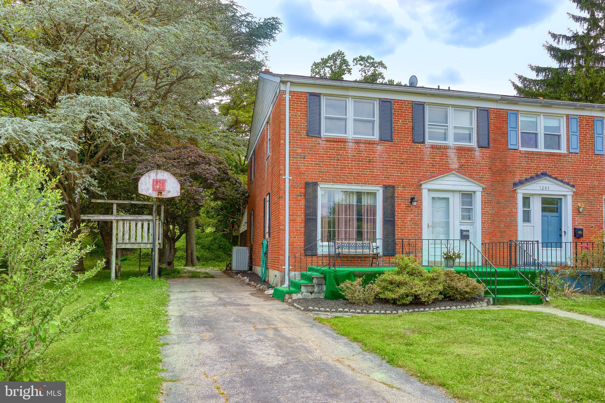 1205 Brixton Road Baltimore, MD 21239 - Photo 2 of 26 Long Driveway