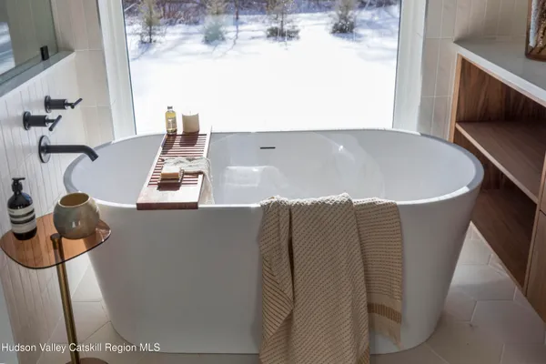 a close view of sink