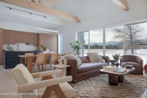 $1,200,000 | 3 Schoolhouse Road, Saugerties, NY 12477