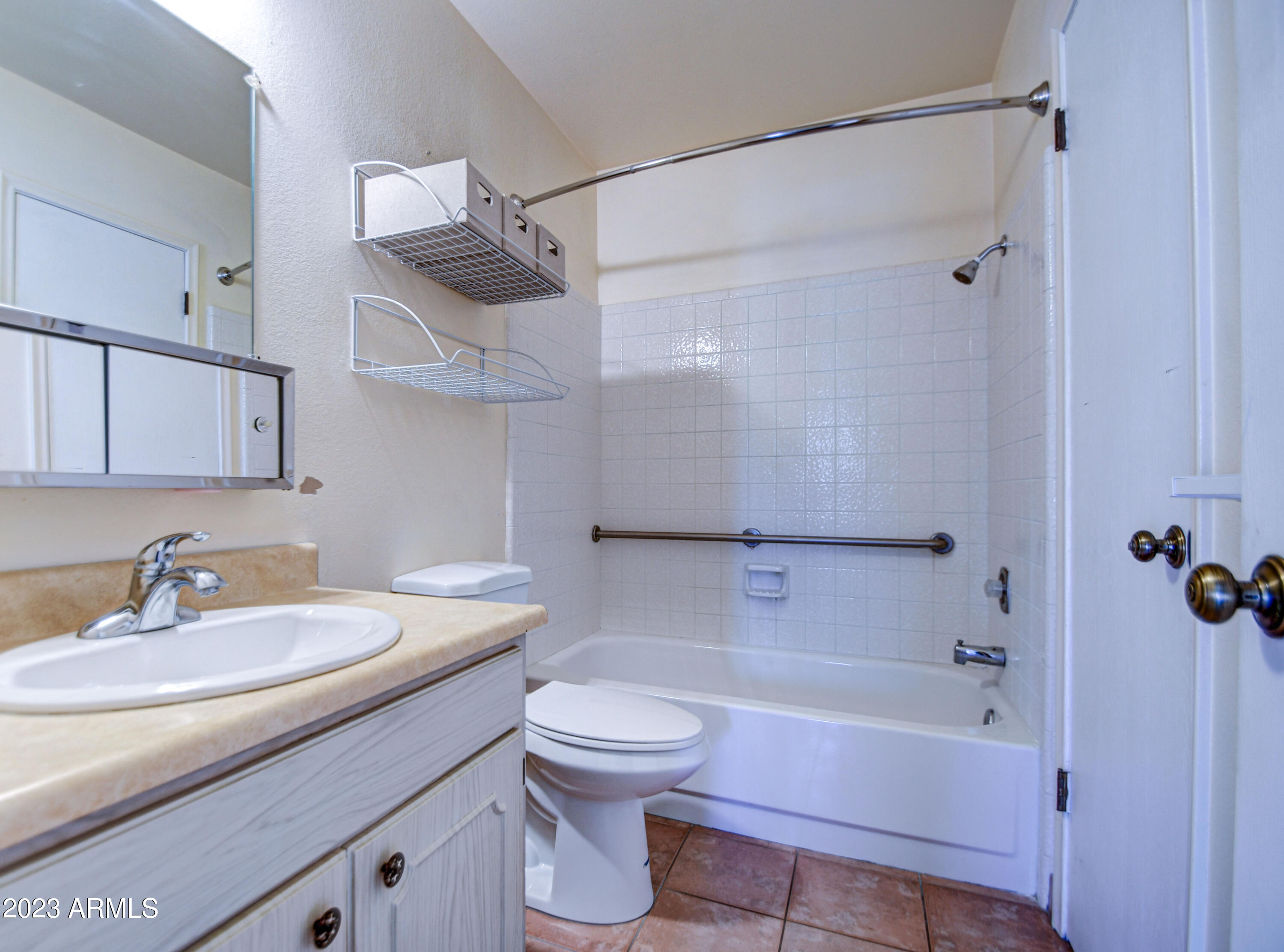 6414 South Newberry Road, Unit B Tempe, AZ 85283 - Photo 20 of 30 Bathroom 2-pic 2