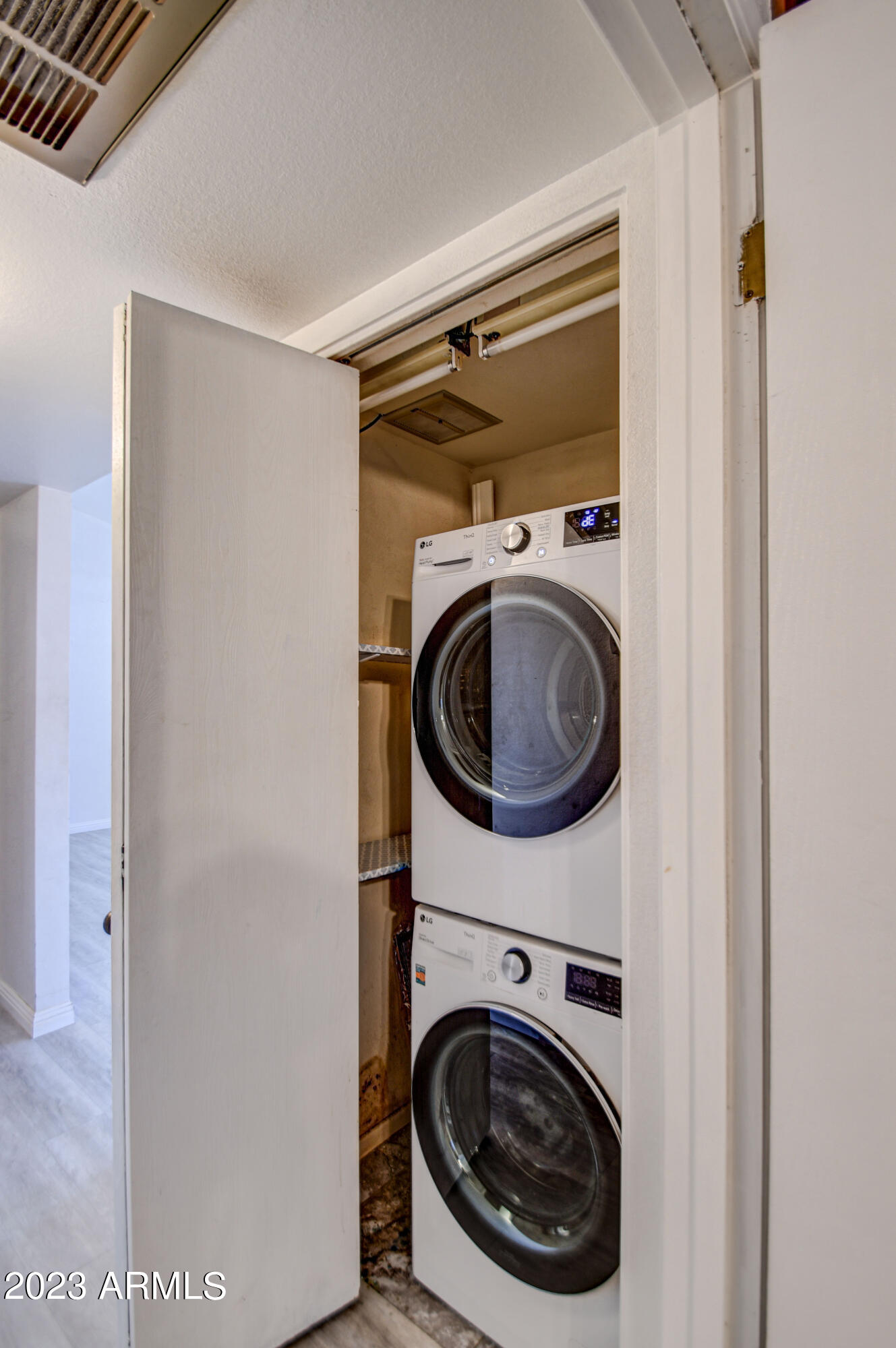 6414 South Newberry Road, Unit B Tempe, AZ 85283 - Photo 21 of 30 Laundry