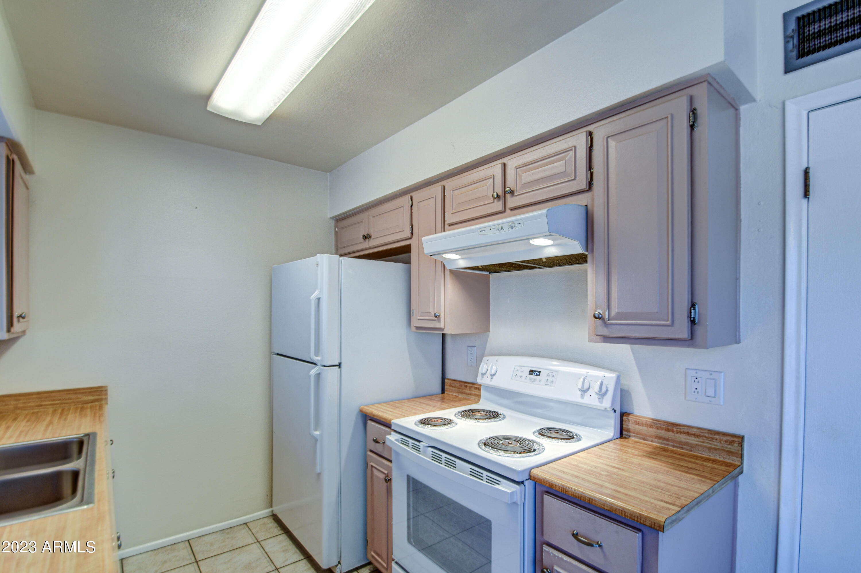 6414 South Newberry Road, Unit B Tempe, AZ 85283 - Photo 9 of 30 Kitchen 6