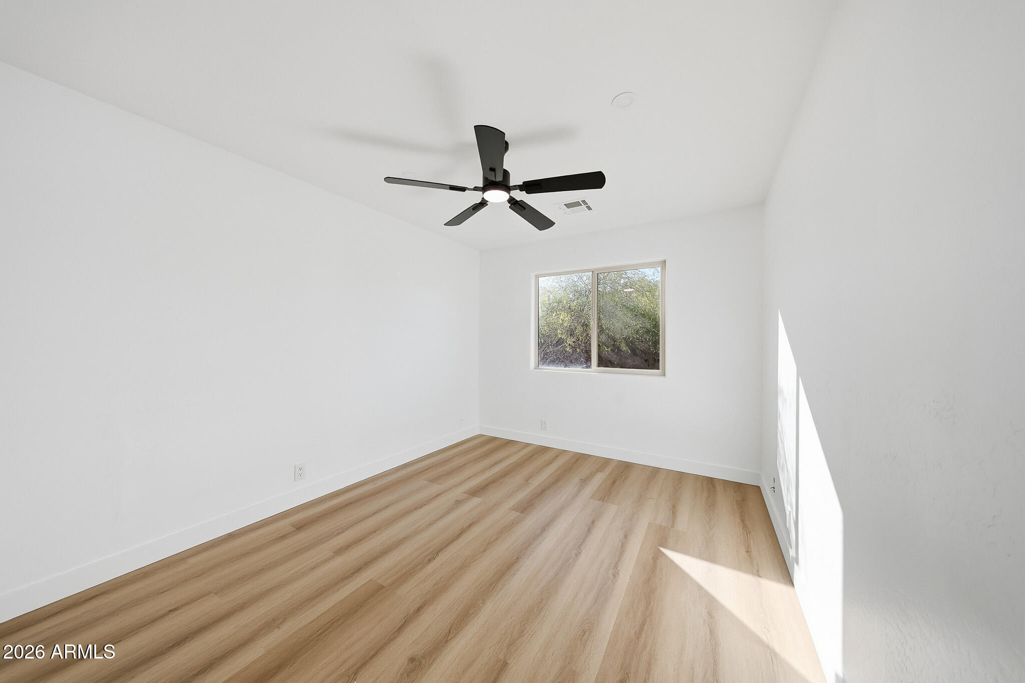 916 East Harwell Road Phoenix, AZ 85042 - Photo 21 of 27 B (33)