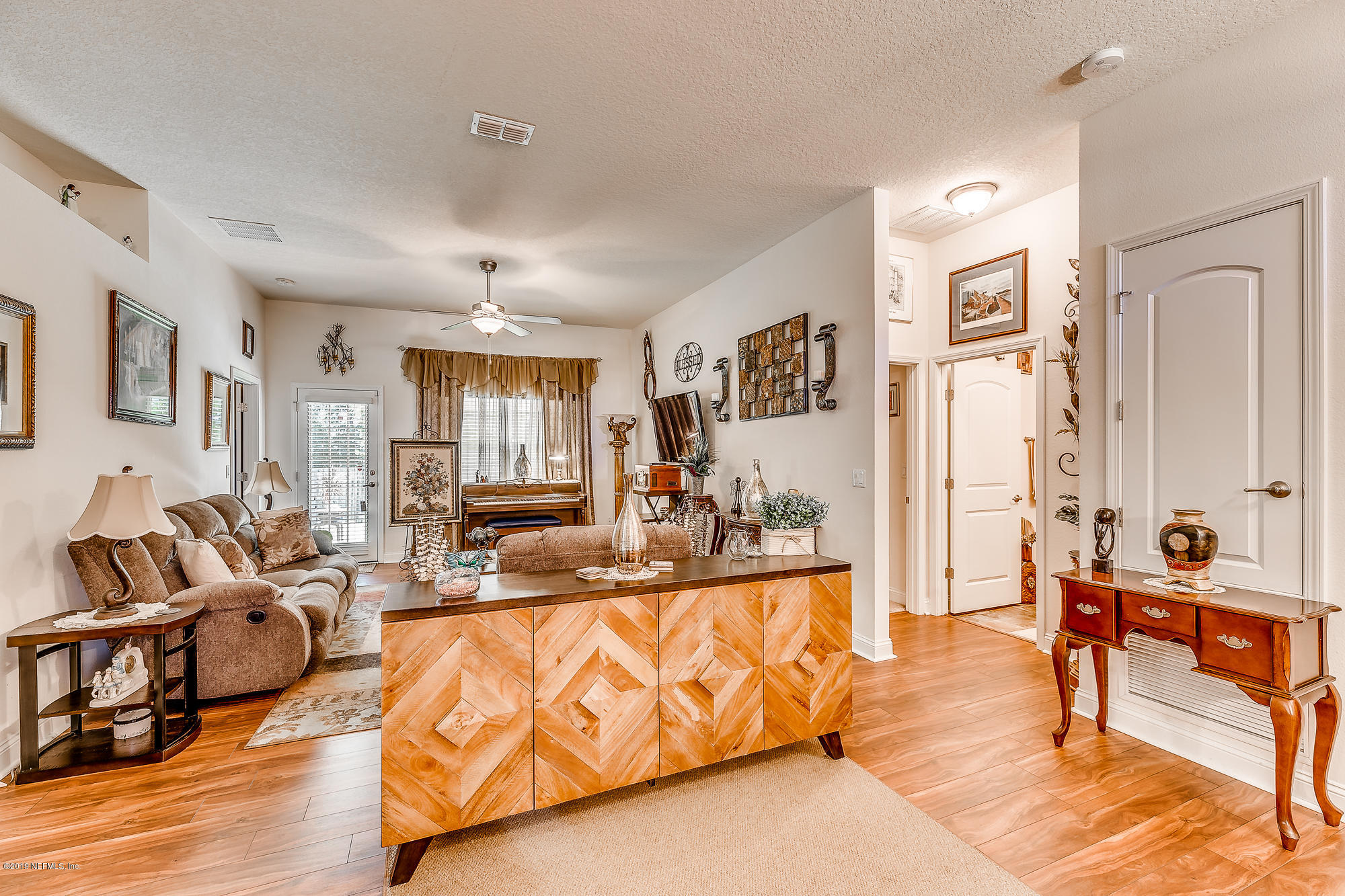 5892 Royalty Road Jacksonville, FL 32254 - Photo 11 of 30 5892 Royalty Rd-4138