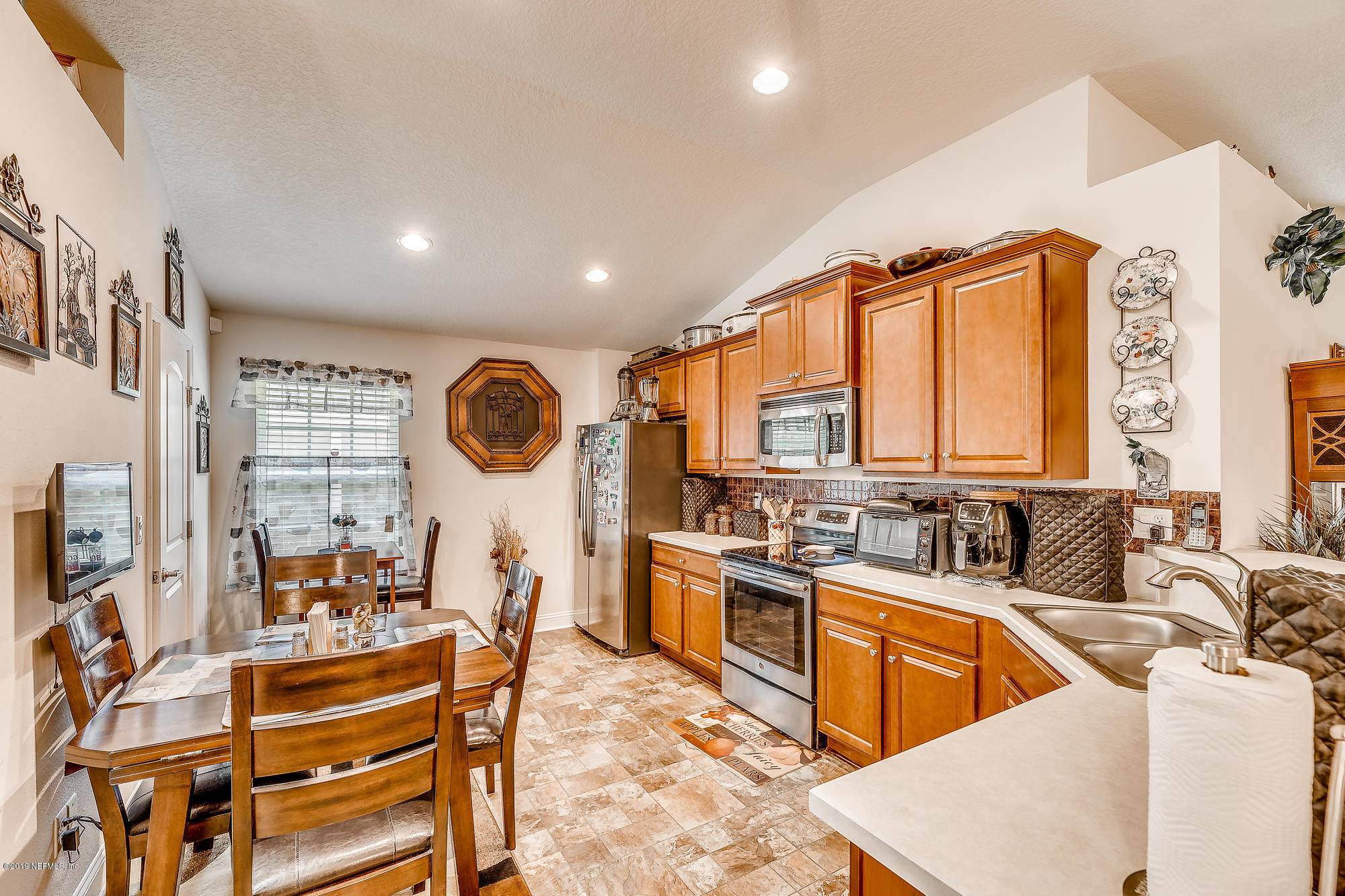 5892 Royalty Road Jacksonville, FL 32254 - Photo 8 of 30 5892 Royalty Rd-4123