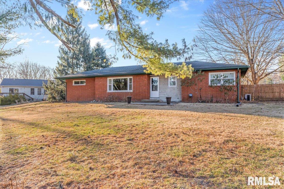 4216 Old Jacksonville Road Springfield, IL 62711 - Photo 4 of 32