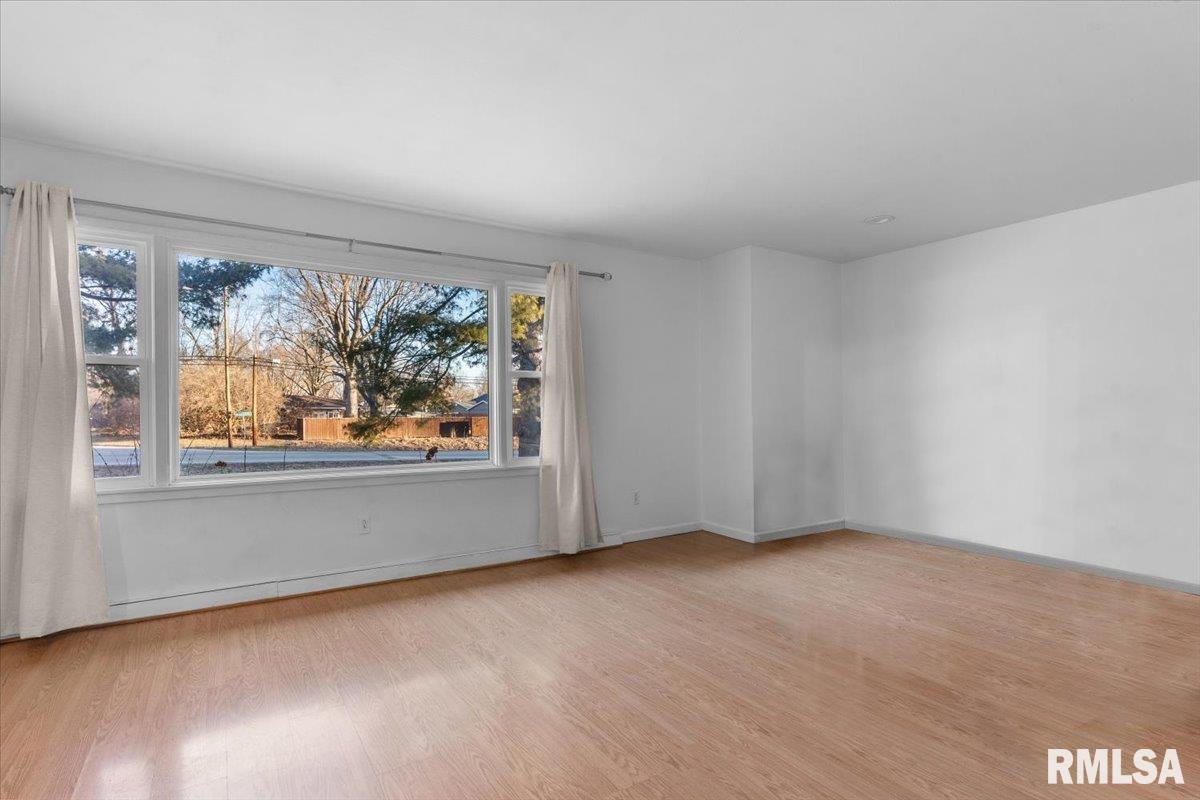 4216 Old Jacksonville Road Springfield, IL 62711 - Photo 5 of 32