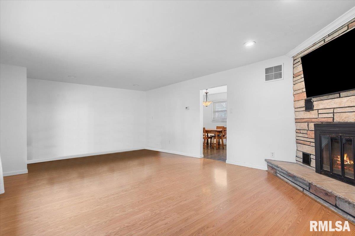 4216 Old Jacksonville Road Springfield, IL 62711 - Photo 8 of 32