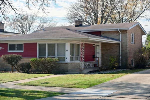 $439,900 | 8926 Oak Park Avenue, Morton Grove, IL 60053