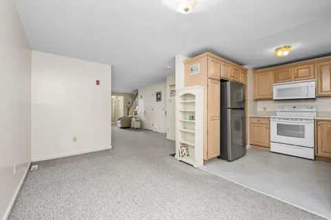 $389,000 | 1160 Phinneys Lane, Unit 2B, Centerville, MA 02632