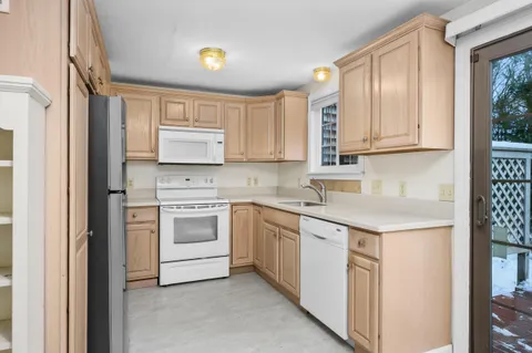 $389,000 | 1160 Phinneys Lane, Unit 2B, Centerville, MA 02632