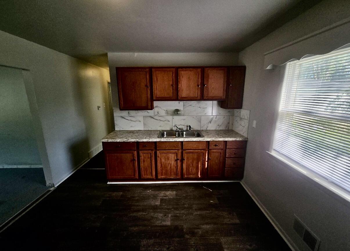 5280 North 65th Street Milwaukee, WI 53218 - Photo 4 of 18 IMG_6845