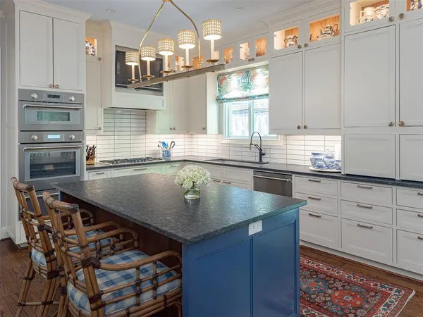 $2,299,000 | 7715 Southwestern Boulevard, Dallas, TX 75225