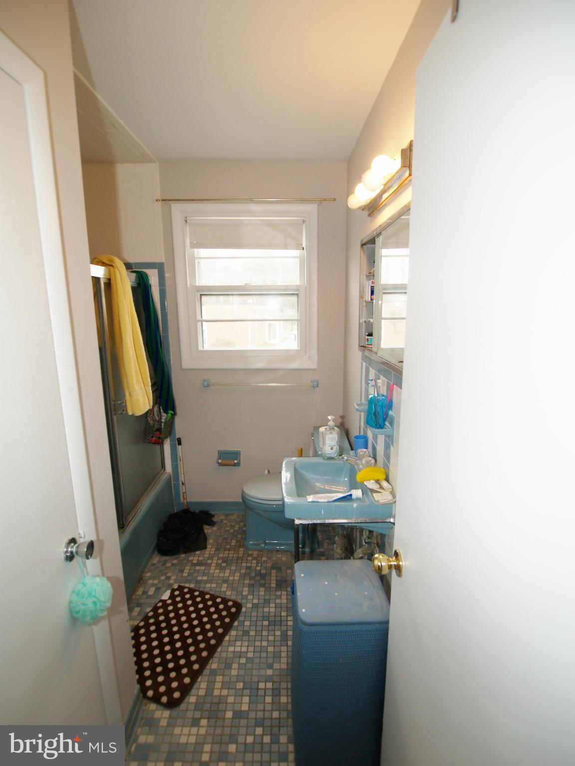 4395 Crest Heights Road Baltimore, MD 21215 - Photo 14 of 26 Bath (Master)