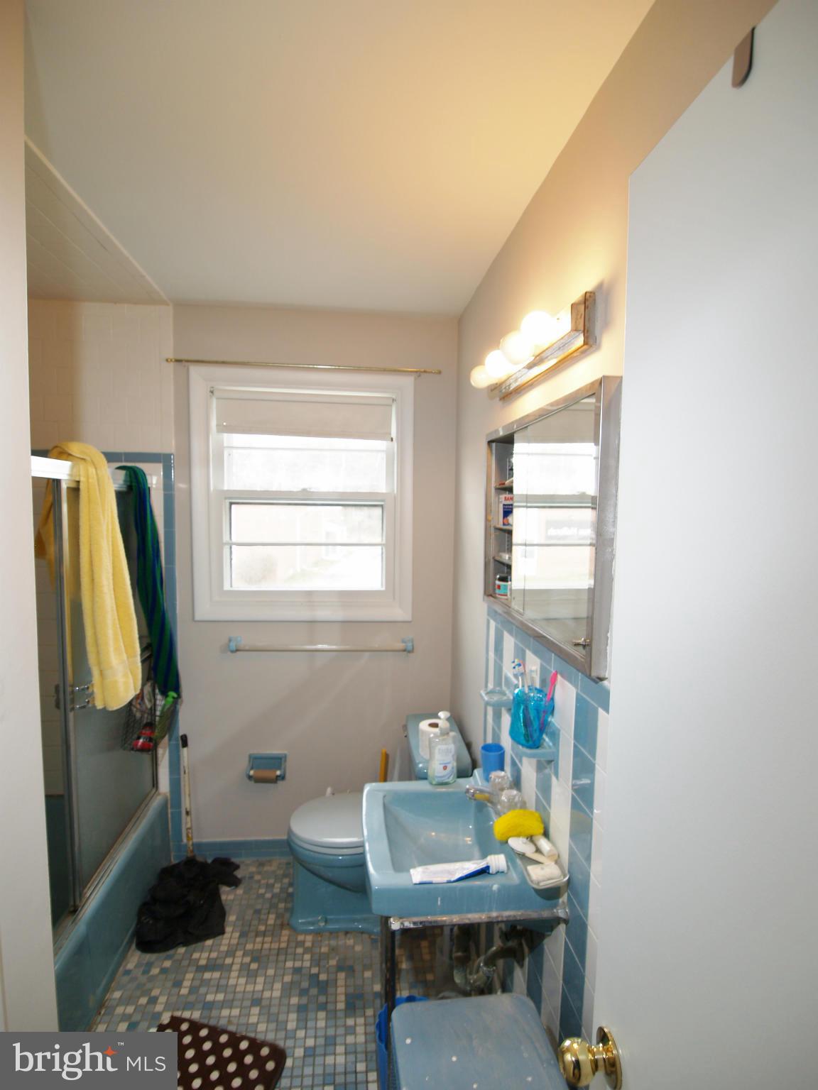 4395 Crest Heights Road Baltimore, MD 21215 - Photo 15 of 26 Bath (Master)