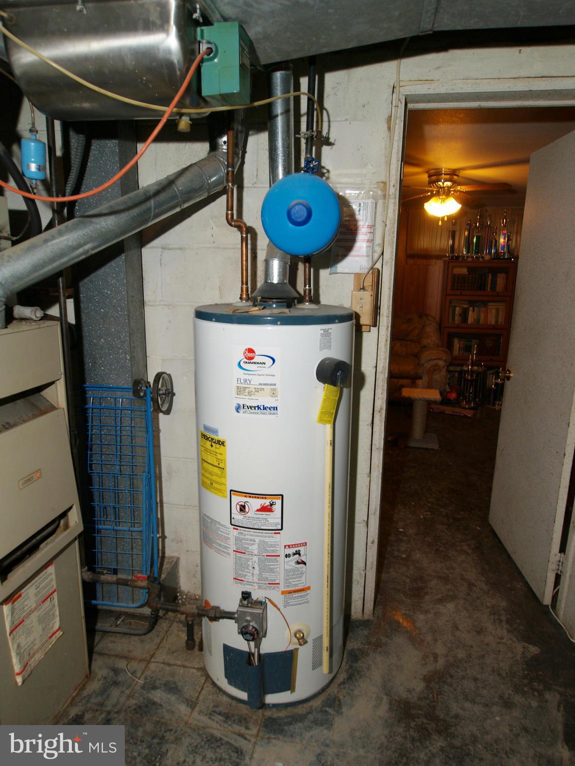 4395 Crest Heights Road Baltimore, MD 21215 - Photo 23 of 26 Newer Water Heater