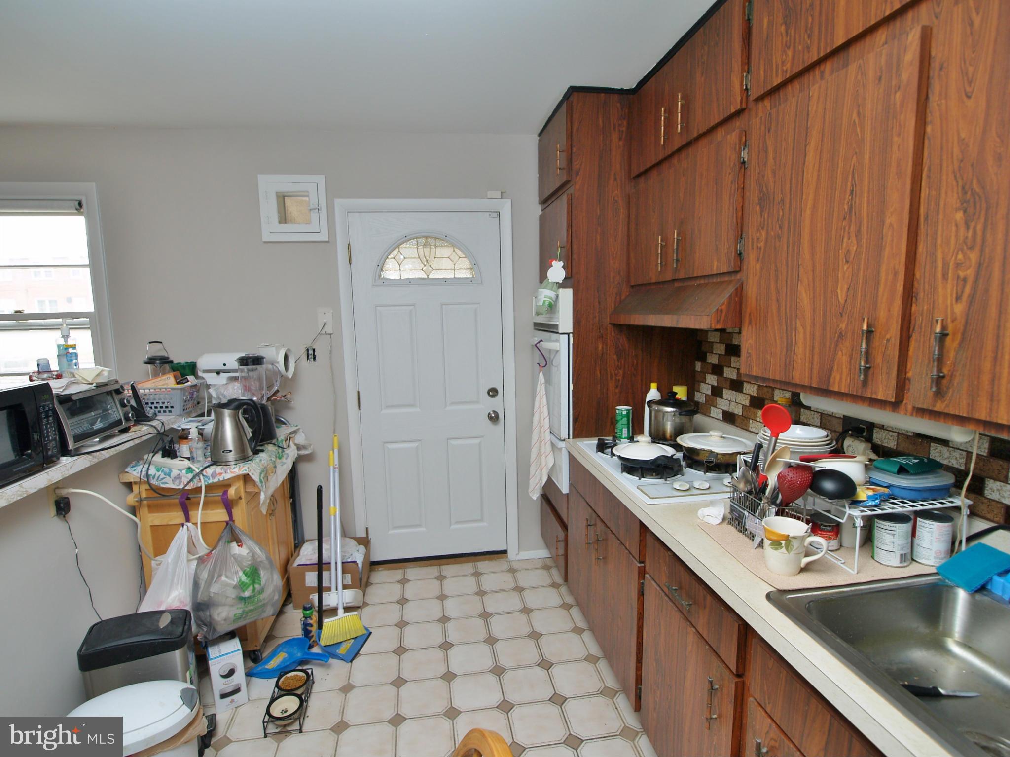4395 Crest Heights Road Baltimore, MD 21215 - Photo 9 of 26 Kitchen