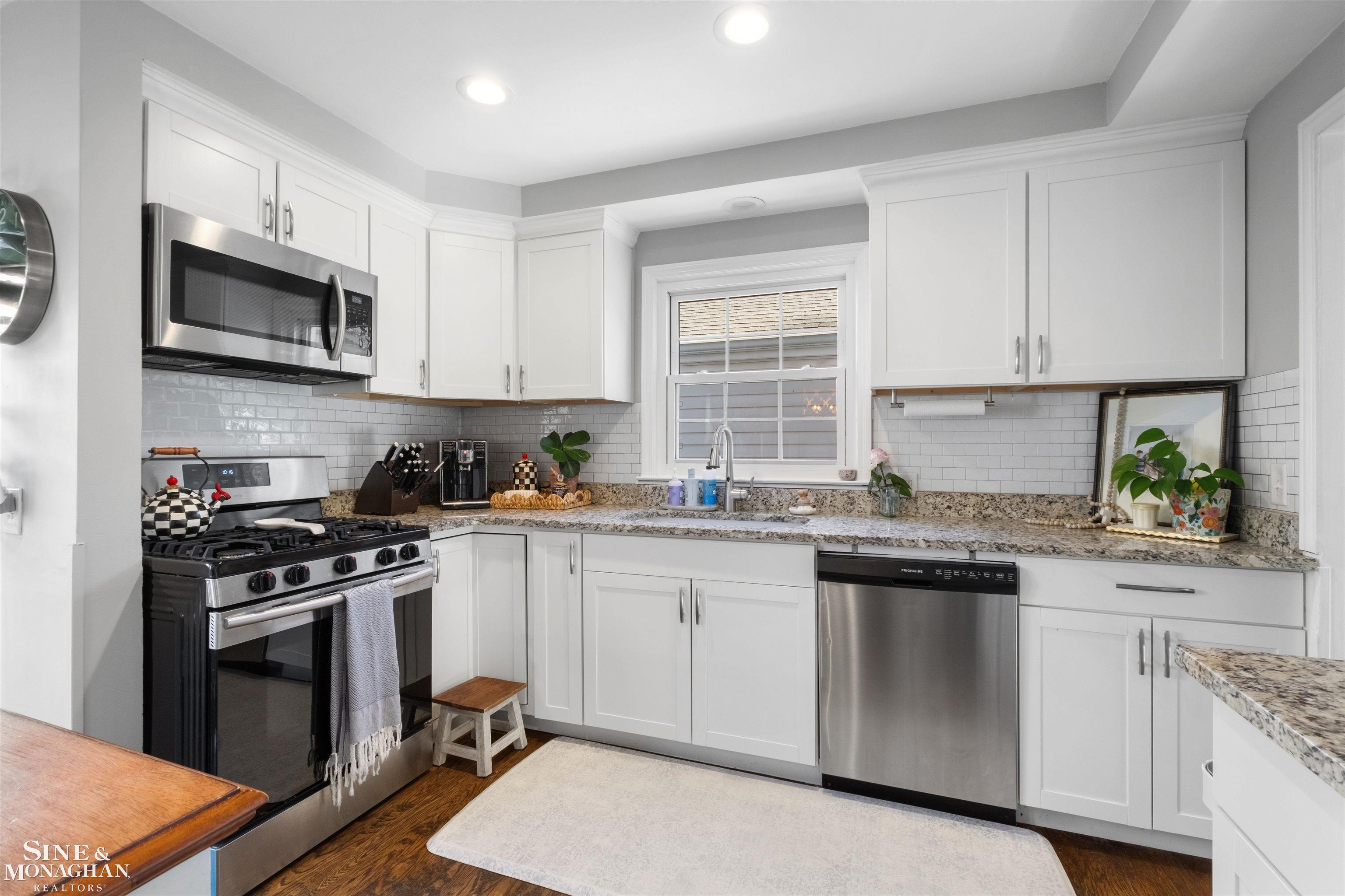1135 Fairholme Road Grosse Pointe, MI 48236 - Photo 17 of 74 50224052-97c44eee-9696-4e25-8c58-c1eb6940c43d.JPG
