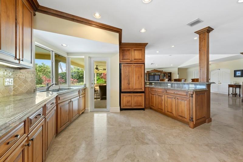 792 Staghorn Court Boca Raton, FL 33432 - Photo 4 of 41 04_792StaghornCt_177001_Kitchen_FlexMLS8