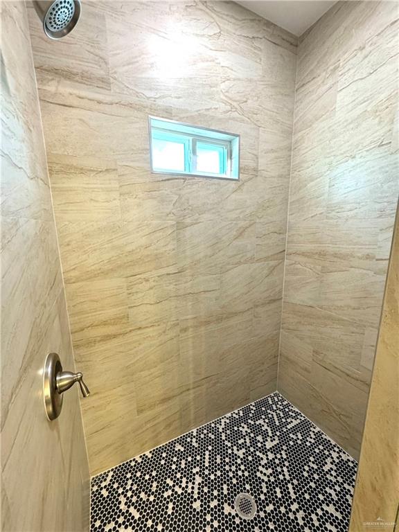 2810 Stablewood Mission, TX 78574 - Photo 17 of 18 a bathroom with a shower
