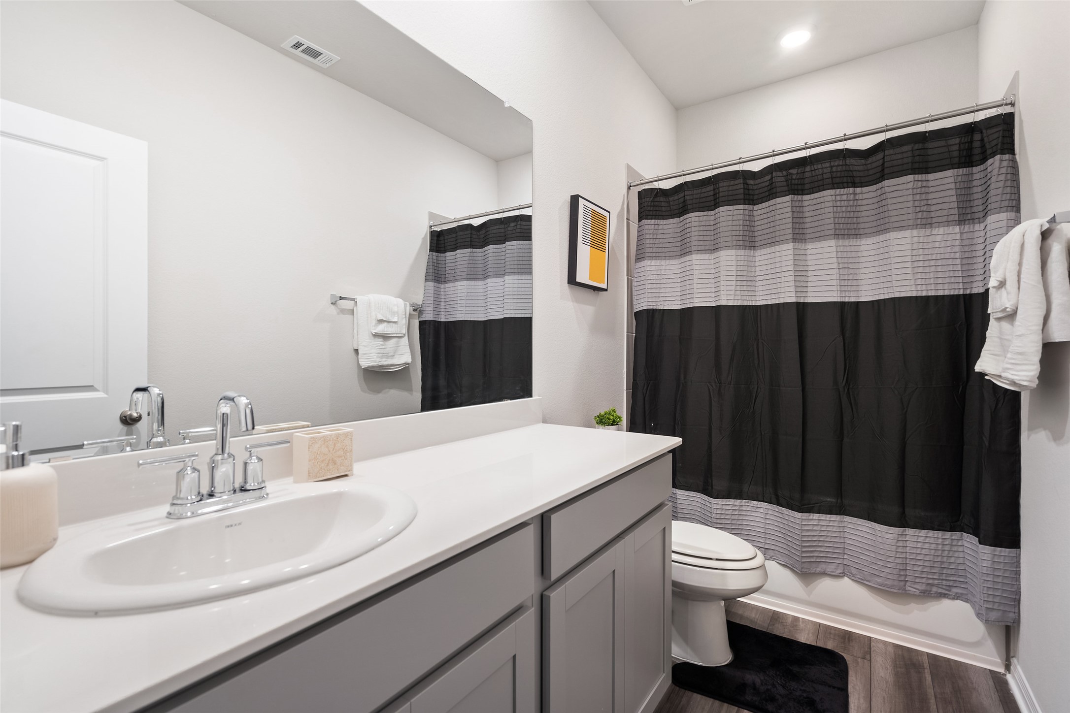 12602 Dairywork Road Buda, TX 78610 - Photo 11 of 15 Shared bathroom for bedroom 2 & 3