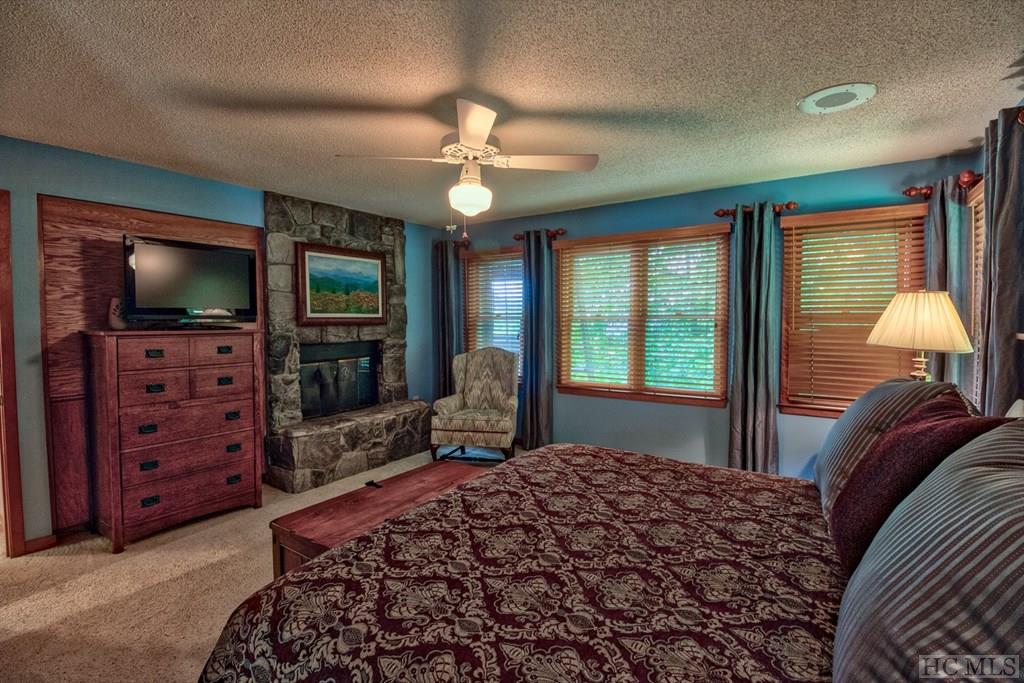 142 Eagle Ridge Road, Unit 2305 Sapphire, NC 28774 - Photo 19 of 44 Gallery Image 19