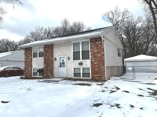 $244,000 | 147 East Maple Drive, Glenwood, IL 60425