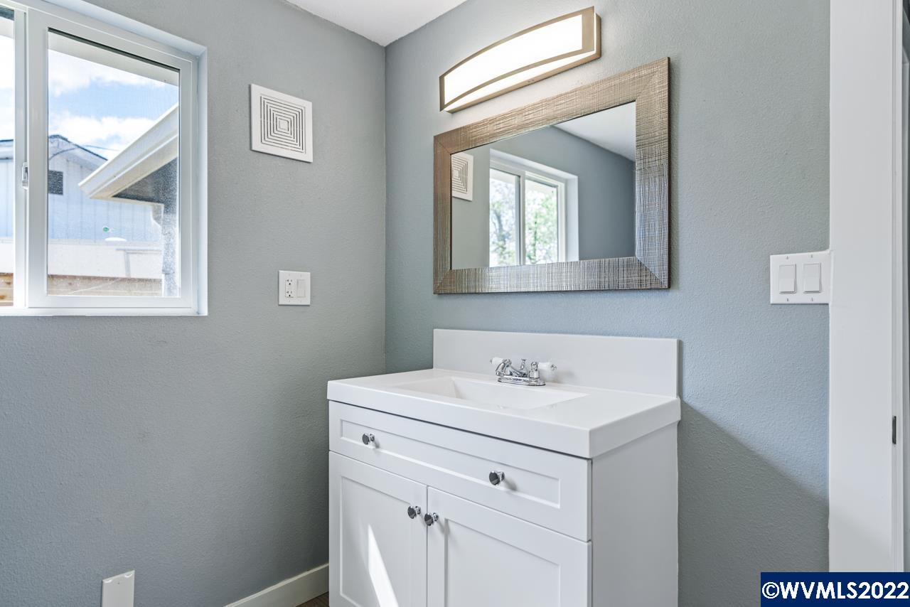 340 Airport Road Lebanon, OR 97355 - Photo 14 of 24 Gallery Image 14